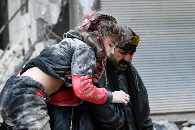 [슬라이드 뉴스] 건물이 10초만에...튀르키예-시리아 사망자만 1800명