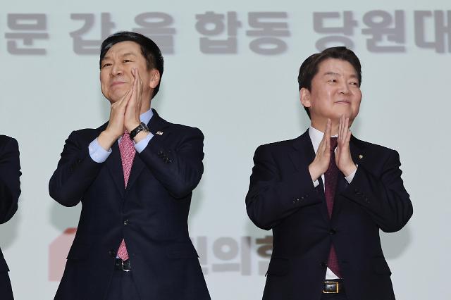 韩执政党代表候选人过招开始 总统府“掺和”党政引争议