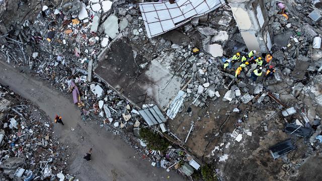 튀르키예 지진, 사망자 1만명 넘어…10만명 넘길 가능성 14%  