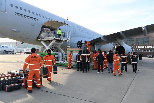韩国救援队抵达土耳其协助开展救援工作