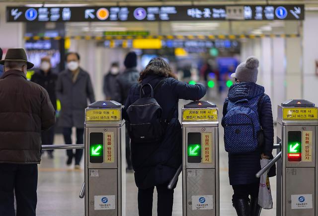 首尔市地铁和公交车票价上调推迟到下半年