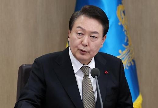 [이주의 여론조사] 현실 정치 거리두기...尹대통령 지지율 35% 소폭 상승