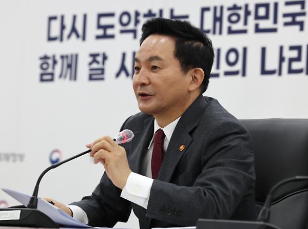 S. Korea to nurture logistics sector for establishment of quick delivery infrastructure through drones and robots 