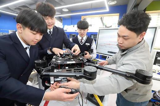​KT partners with robot-specialized high school to nurture young scientists