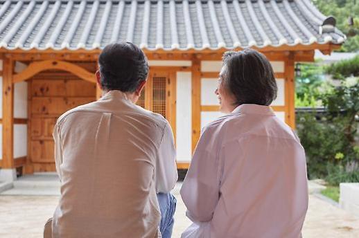 调查：仅两成多韩国人认为赡养父母的责任在于子女