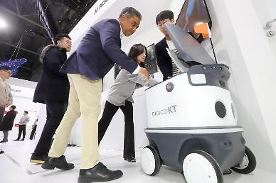 KT showcases delivery robot capable of controlling food temperature at Barcelonas mobile device exhibition