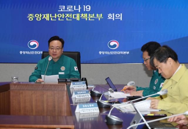 韩国着手讨论下调新冠预警等级 全面取消防疫措施