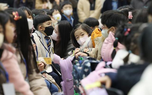 韩过半市郡区新生儿不足千人 幼儿园学校关门问题愈发严重