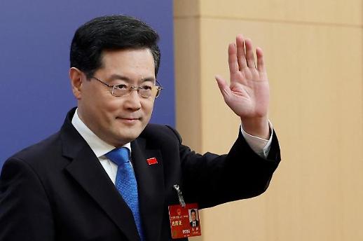 两国渐行渐远？向尹锡悦施压？秦刚“首秀”只字未提韩国引发猜测