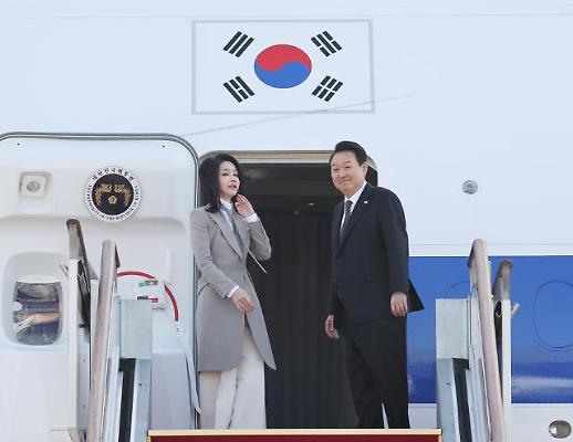 尹锡悦夫妇启程访日