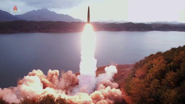 北朝鮮、 韓日首脳会談当日も東海に向けて弾道ミサイル発射