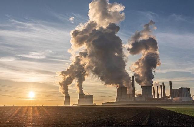 2030 산업계 탄소감축 목표 14.5%→11.4%...산업 부담 줄이고 신재생 늘리고