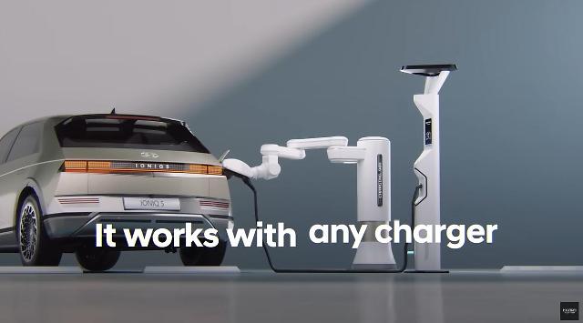 Hyundai unveils automatic charging robot for electric vehicles