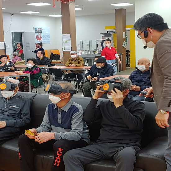 원더비전, 마르페요양원서 VR효도관광 여행 가이드 마쳐