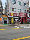 Policemen and firemen chase zebra in residential area east of central Seoul