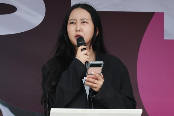 X새끼 그만 낳아라…정유라, 도 넘은 악플에 법적 대응 예고