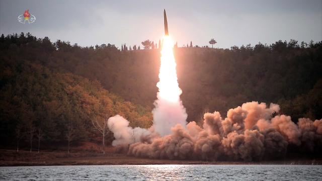 北, 동해 탄도미사일 발사…한미연합훈련·美항모 반발