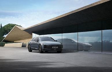 Hybrid model of Hyundais new full-sized sedan Grandeur garners popularity in S. Korea