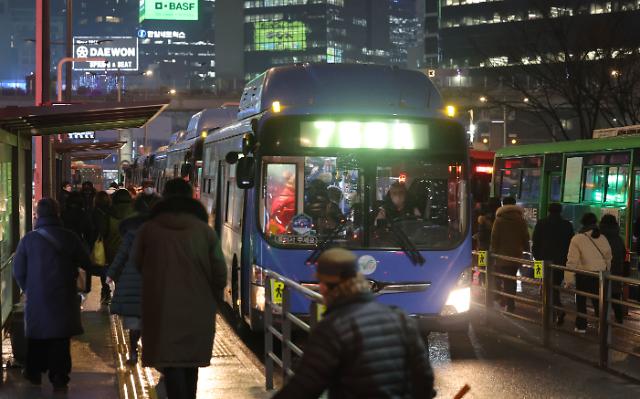 [단독] 서울시내버스 4월 파업 예고…노조 임금 7.4% 올려야