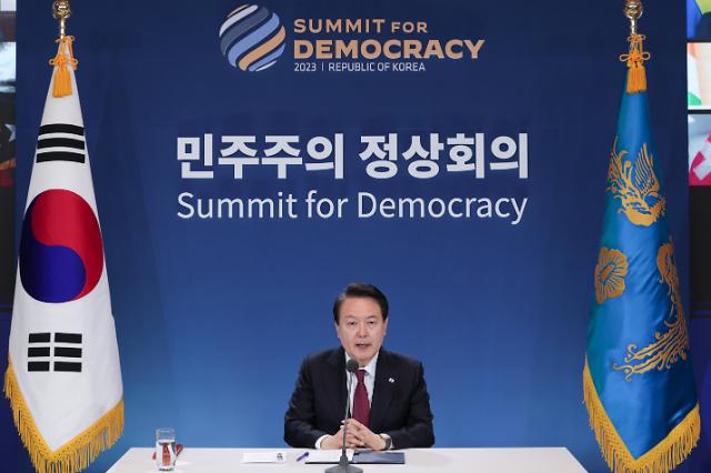 尹, 민주주의 정상회의 주재…대통령실 국격 높이는 계기
