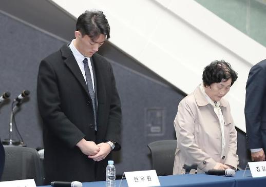 全斗焕之孙到访光州悼念民运遇难者