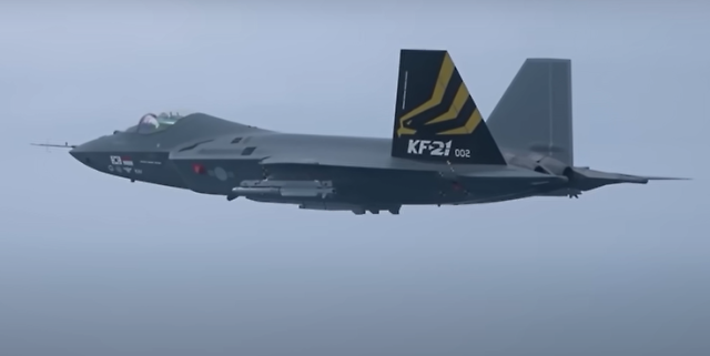 S. Koreas homemade fighter jet KF-21 succeeds in short-range weapons separation test