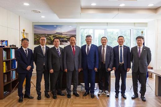 中国绿地集团高层就医疗观光建设到济州岛现场访问