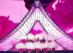 Headliner Hàn Quốc đầu tiên của Coachella, BLACKPINK mang nhiều yếu tố văn hóa truyền thống của Hàn Quốc lên sân khấu