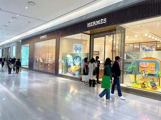 [극의 시대] 귀하신 명품 브랜드 유치에 백화점 사활