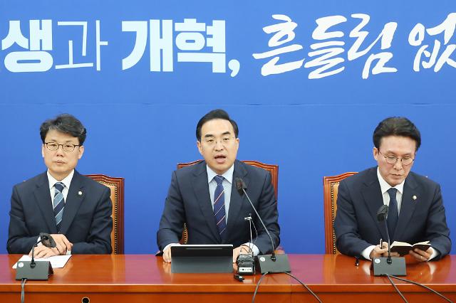 박홍근 더불어민주당 원내대표가 27일 국회 본청에서 열린 원내대책회의에서 발언하고 있다. 