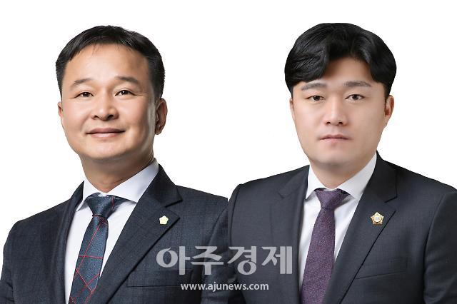 김재천 완주군의회 행정사무감사특별위 위원장(왼쪽)과 최광호 부위원장