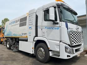 Seoul starts demonstration of hydrogen fuel cell-based road sweeper truck
