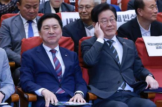 ​[尹정부 출범 1년] 양보 없는 强대强 대치로 협치 실종…대통령이 먼저 손 내밀어라 