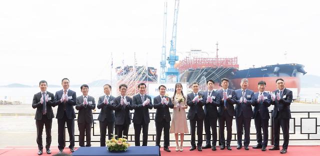 한국남부발전은 12일 전남 영암군 현대삼호중공업 영암조선소에서 LNG 연료추진 선박 명명식을 개최했다