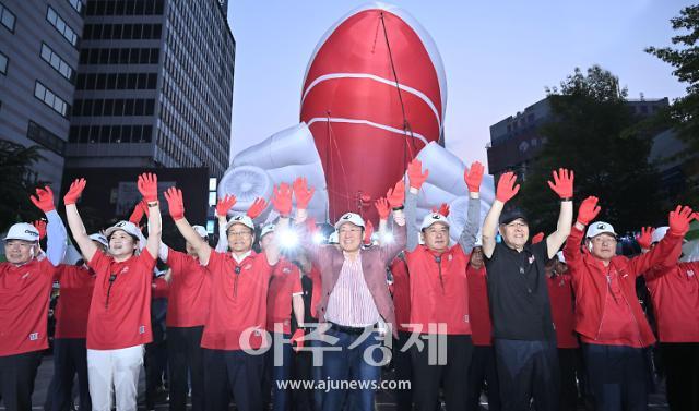 판타지아대구페스타 봄 시즌 축제의 시작을 알리는 ‘2023 파워풀대구페스티벌’이 국채보상로인 중앙네거리에서 공평네거리 구간에서 펼쳐졌다.