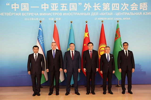 4월  시안에서 개최된 중국-중앙아시아 외무장관 회의