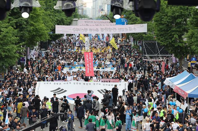 5·18 광주민주화운동 43주년 행진 펼쳐진 광주 금남로