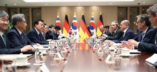 尹 자유국가와 연대해야...숄츠 獨 총리 DMZ서 평화 위협 목도