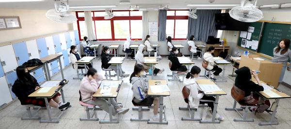 调查：九成韩国家长望子女选择理科