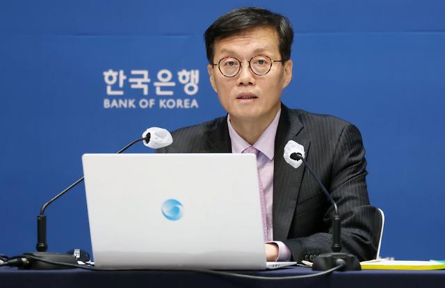이창용 한국은행 총재가 25일 서울 중구 한국은행에서 열린 금융통화위원회 정기회의를 마친 뒤 기자간담회를 하고 있다. 