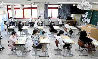 低出生率加高自杀率 韩国青少年仅占总人口数的15%