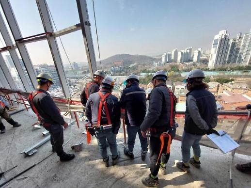 신세계건설의 스타필드 수원 신축공사 현장서 60대 근로자 사망···중대재해법 위반 조사 착수