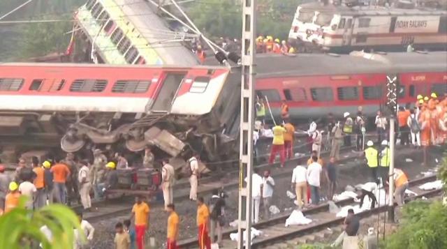최악의 참사 인도 열차 사고로 288명 사망