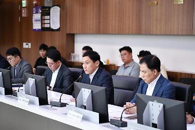 승리 출소 후 근황 조회수 폭발…소주병 흔들어 대는 퍼포먼스