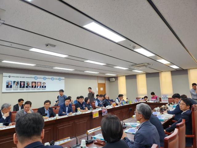8일 오후 최저임금위원회 제3차 전원회의가 정부세종청사에서 열렸다. 