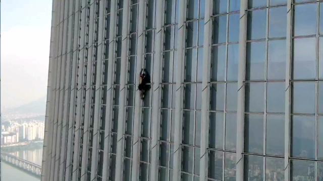 British thrill-seeker fails in attempt to base jump off Seouls tallest tower