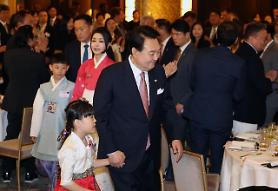 President Yoon encourages overseas Koreans in Paris to support for Busans bid for World Expo 2030