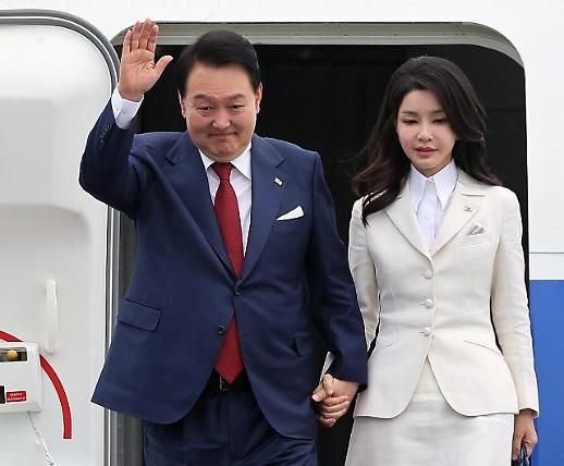 President Yoon arrives in Viet Nam for summit meeting with Vietnamese leader Vo Van Thuong