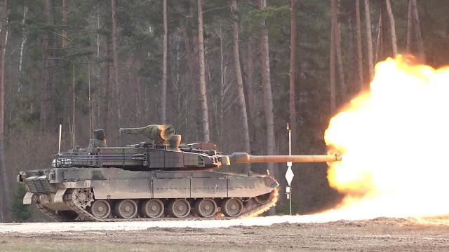 폴란드에서 사격 시험 중인 K2 전차 모습 사진현대로템