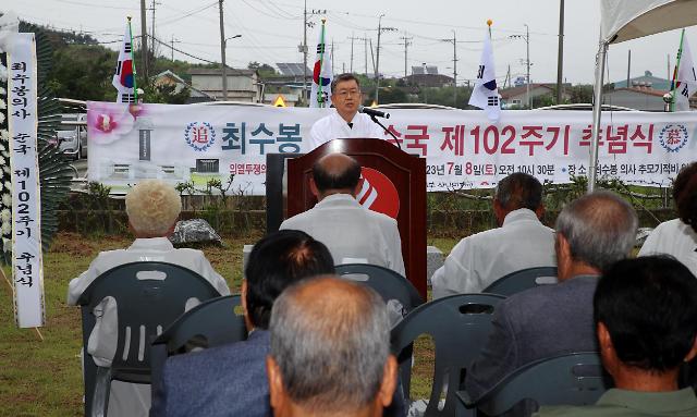 박일호 밀양시장이 최수봉 의사 102주기 추념식에서 추념사를 하고 있다사진밀양시